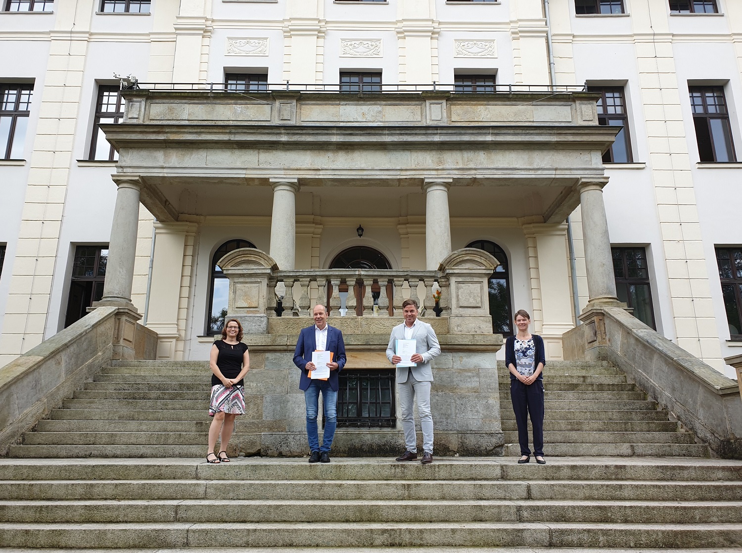 v.l.n.r.: Kartin Rose (BNA), Heiko Nikolaus (BNA), Robby Krämer (Goetheschule Ilmenau), Dorothea Voigt (Goetheschule Ilmenau)